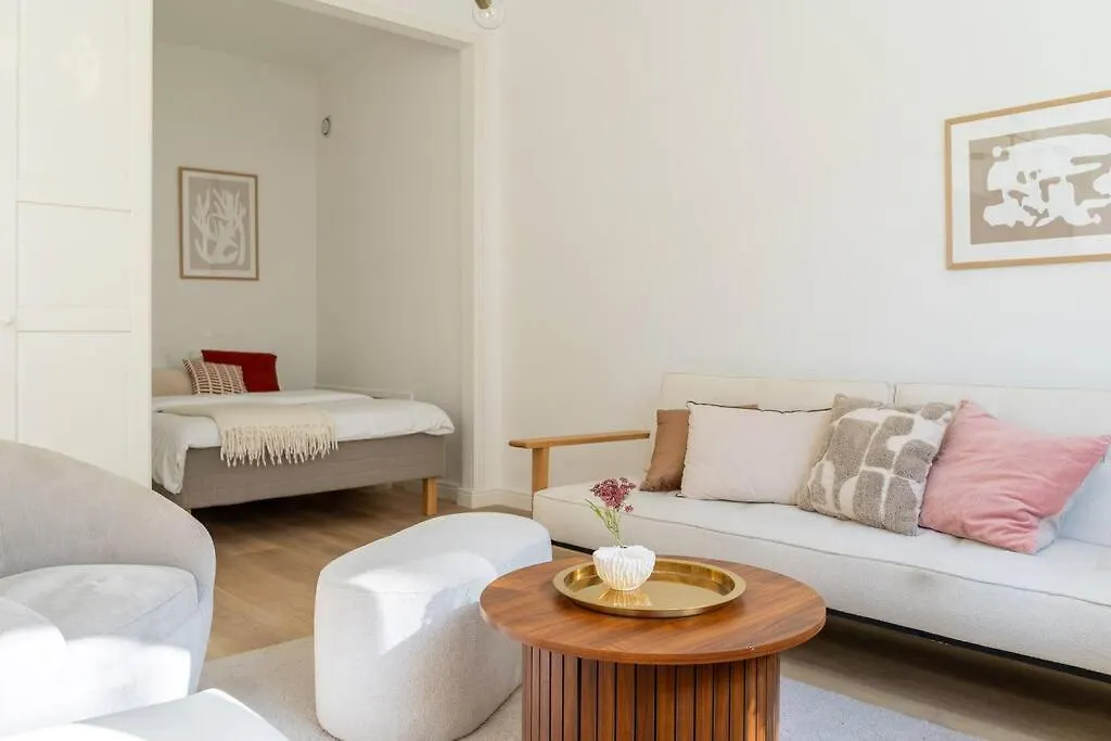 Serene Studio Retreat In Toeoeloe Helsingfors Lägenhet